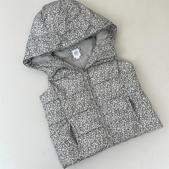 GAP Kids Primaloft Down Alternative Floral Puff Vest (size M 8-9) - Picture 8 of 8